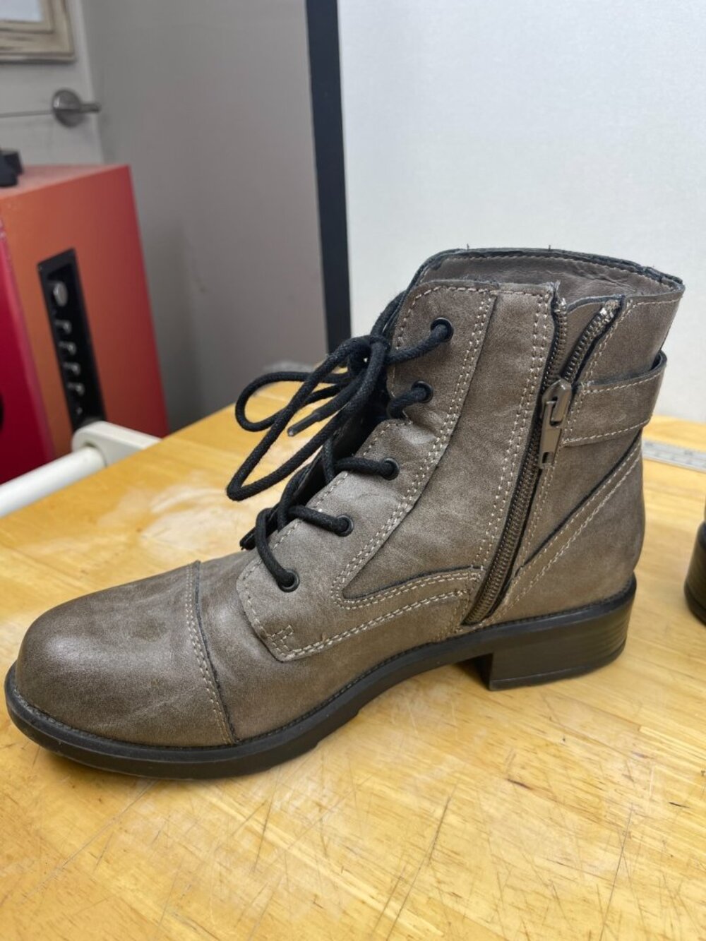 Madden Girl Women’s Gray Moto Ankle Boots Side Zip Buckle Lace Up - Picture 3 of 11